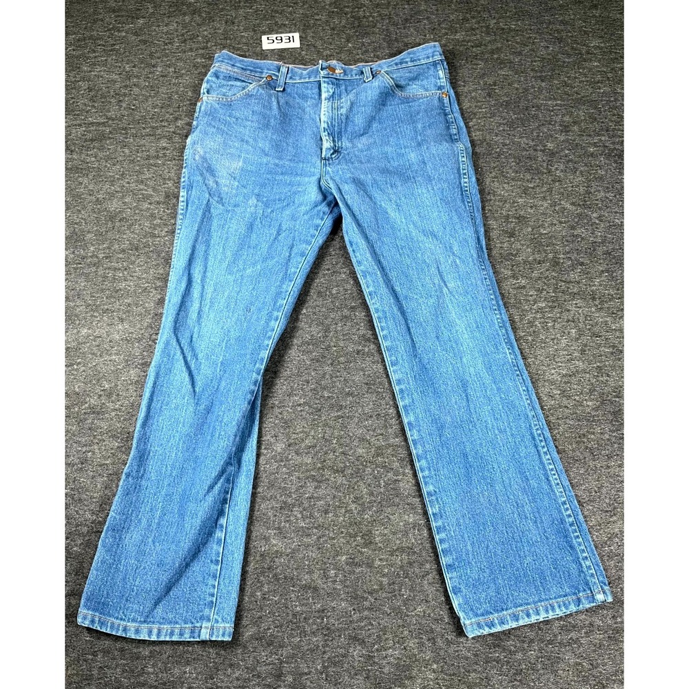 Wrangler Jeans Mens 38x30 Blue Denim Cotton Medium Wash Cowboy Cut Western